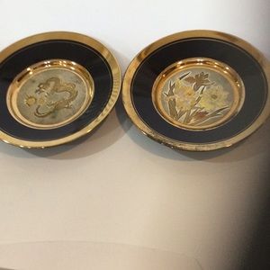 Pair of original choking collection exclusive  designer plates.